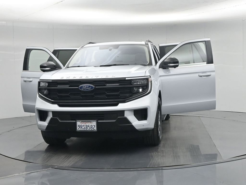 Certified 2025 Ford Expedition Active image 36