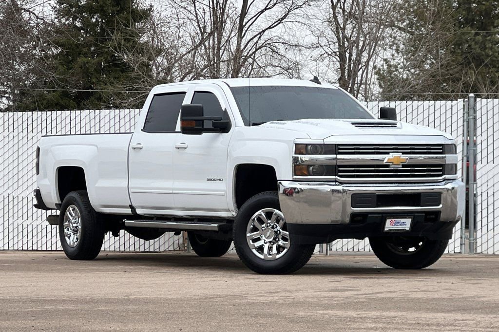 Used 2017 Chevrolet Silverado 3500 LT image 2