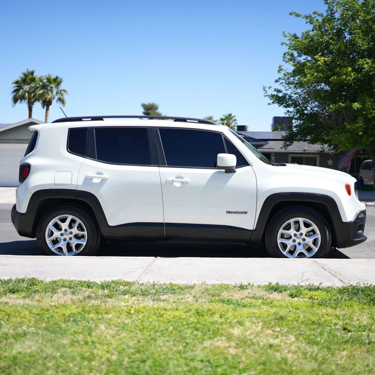 Used 2015 Jeep Renegade Latitude w/ Popular Equipment Group image 14