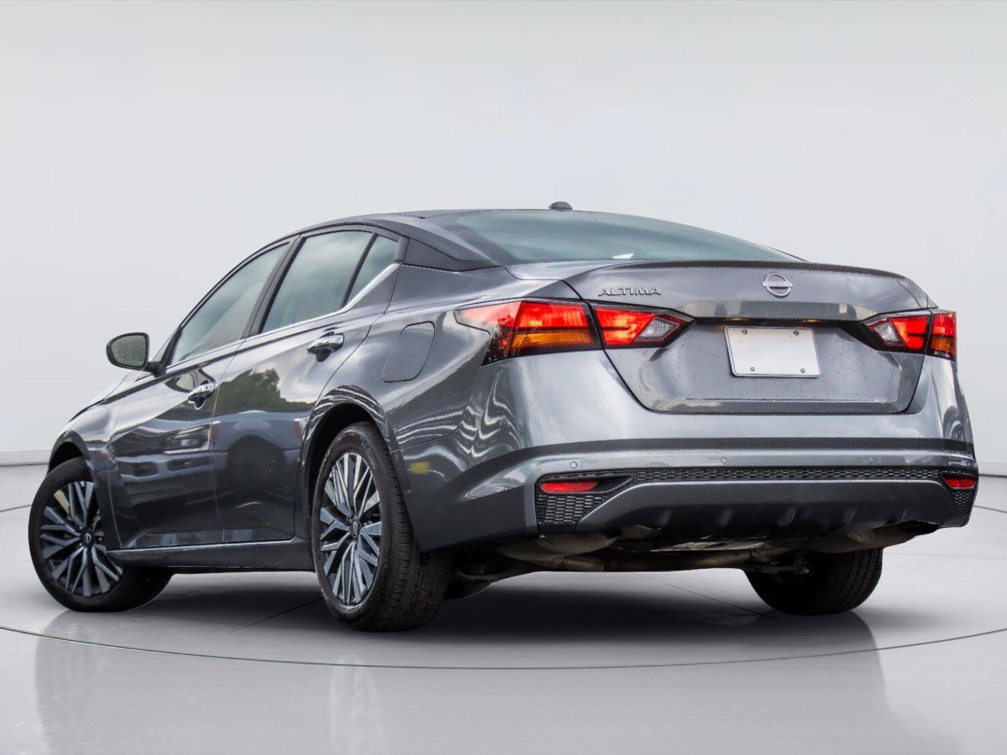 Used 2025 Nissan Altima 2.5 SV FWD image 3