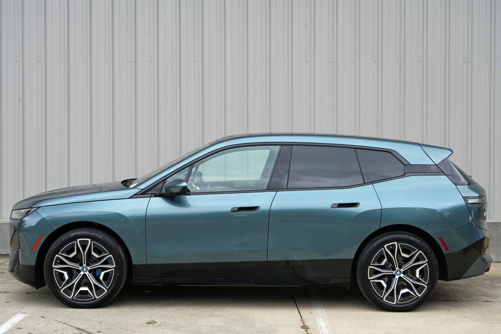 Used 2022 BMW iX xDrive50 w/ Sport Package AWD/4WD image 49