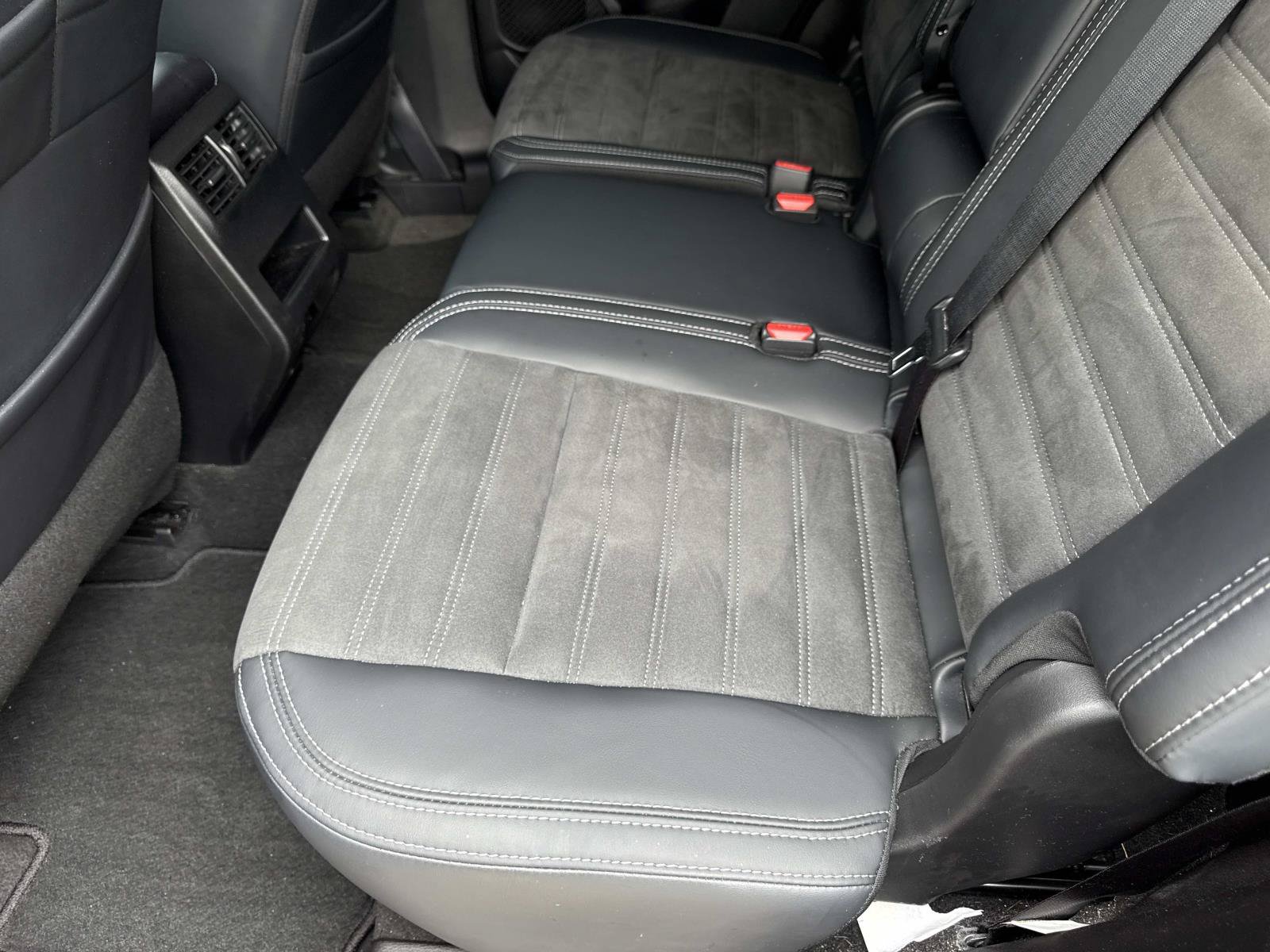 Used 2024 Mitsubishi Outlander SE Black Edition FWD image 10