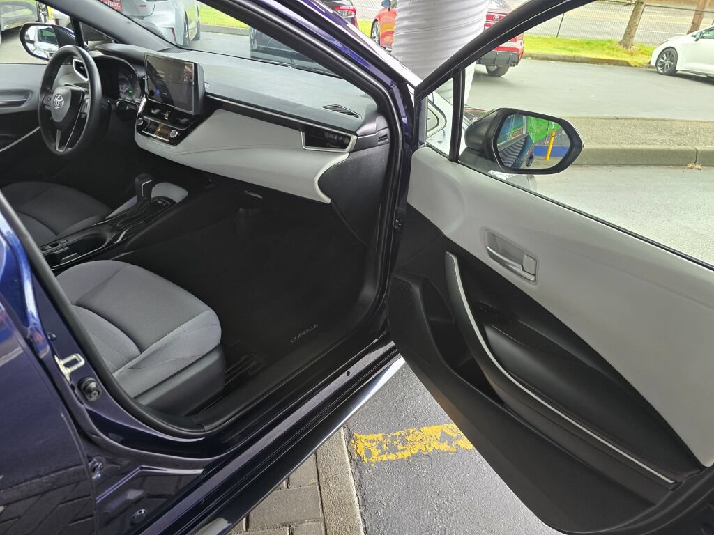 Used 2024 Toyota Corolla SE w/ SE Package FWD image 12