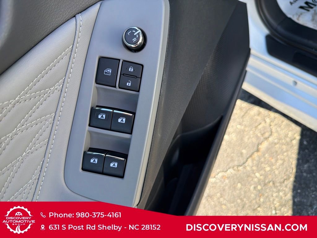 Used 2020 Toyota Avalon Limited image 12