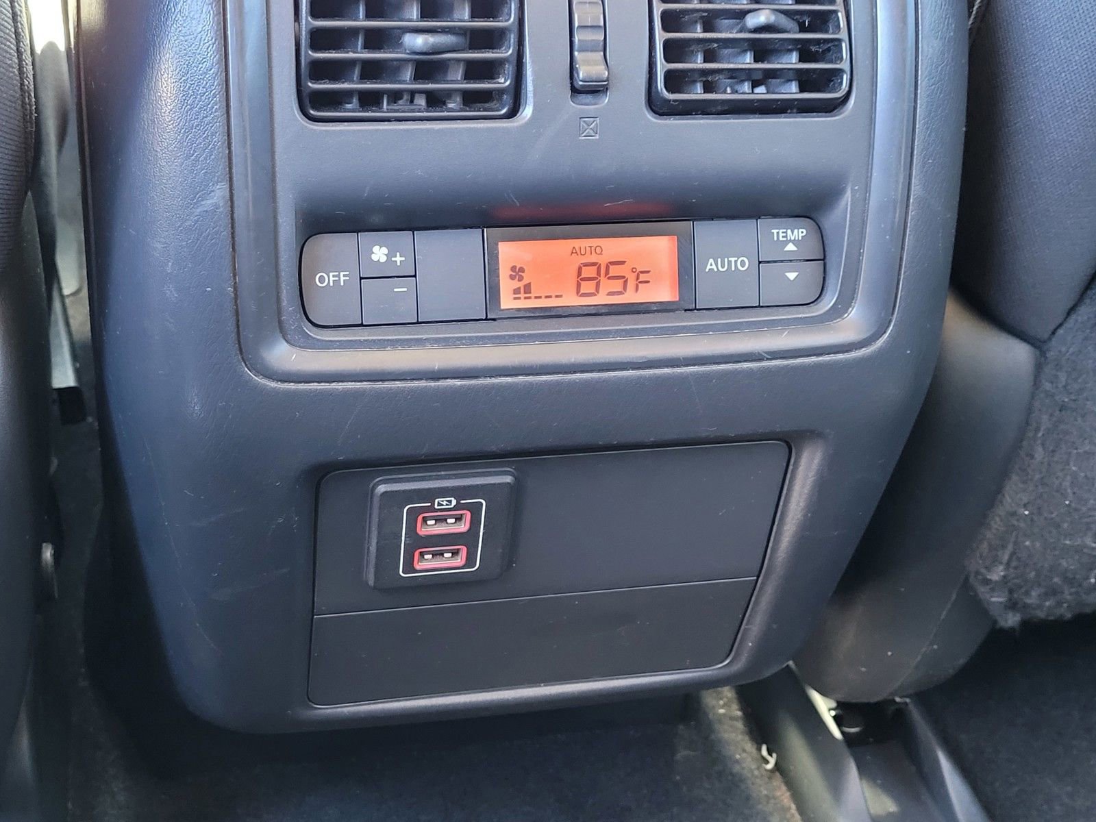 Used 2018 Nissan Pathfinder SV w/ SV Tech Package image 15