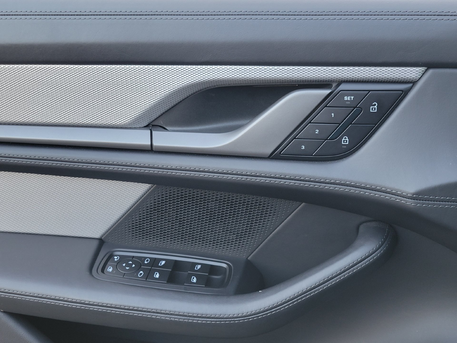 Certified 2022 Porsche Taycan Turbo AWD/4WD image 23