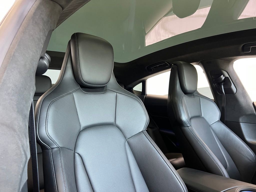 Used 2022 Porsche Taycan GTS image 19