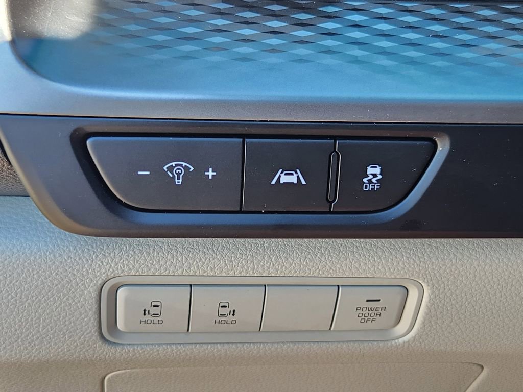 Used 2024 Kia Carnival LX image 21