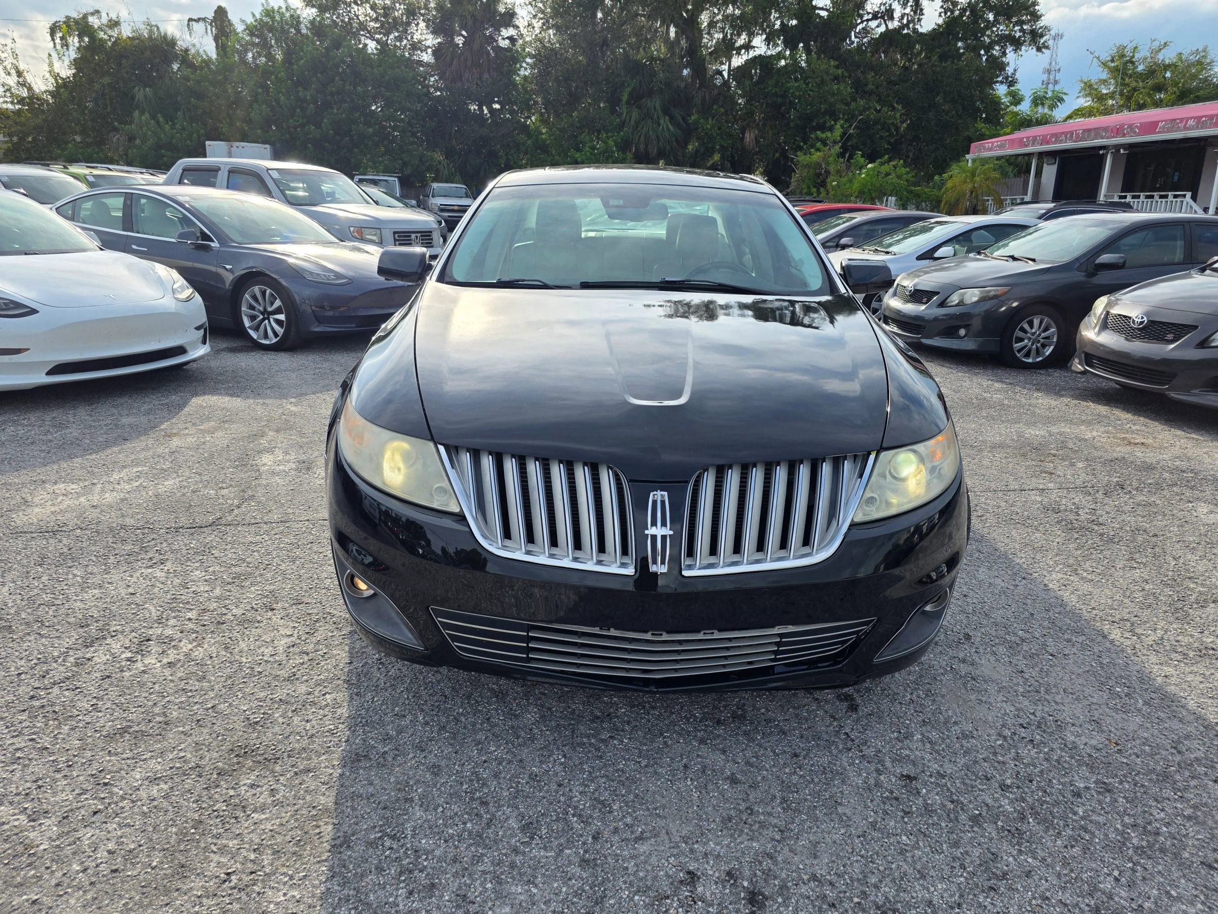 Used 2009 Lincoln MKS image 2