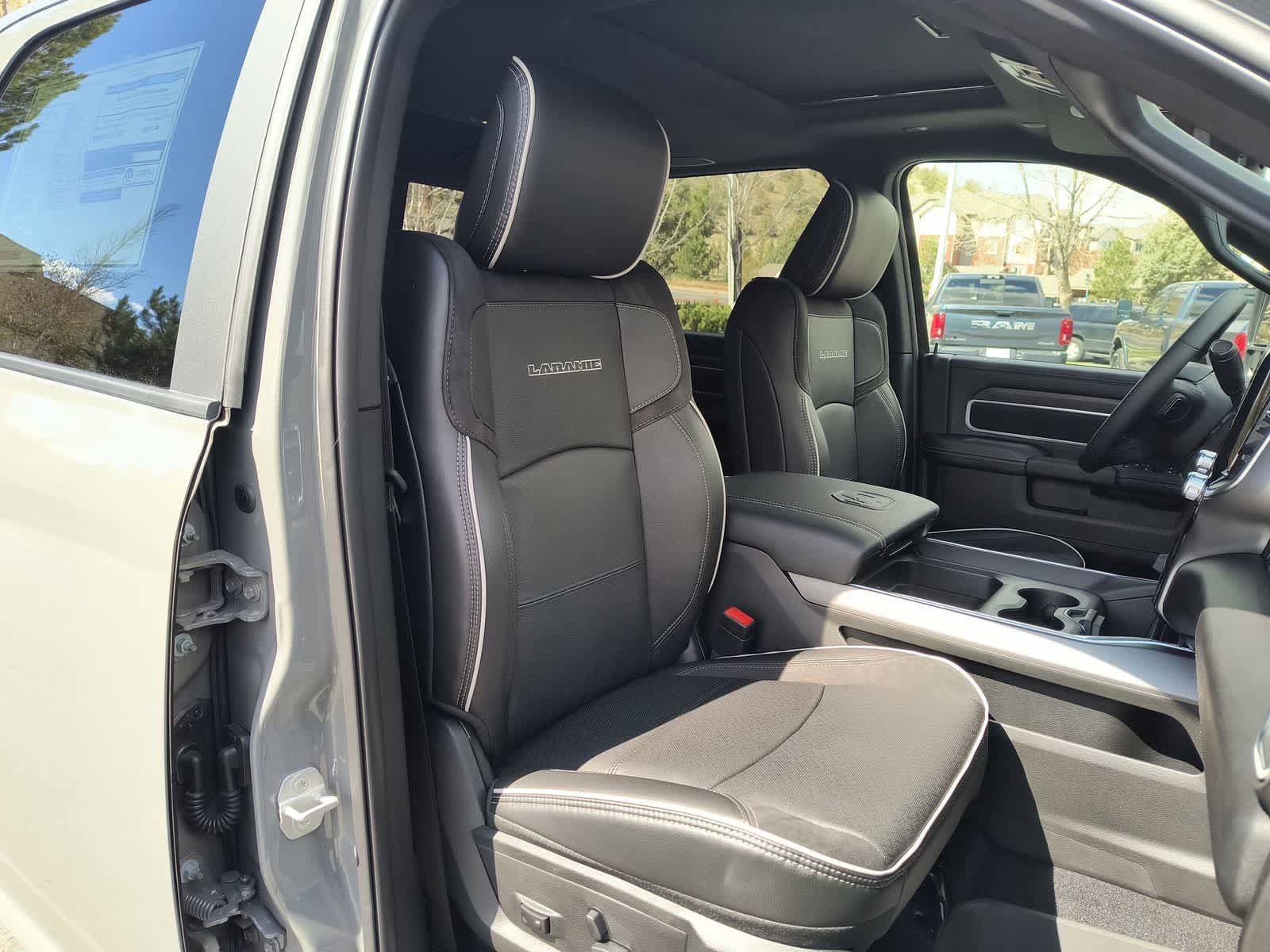 New 2026 RAM 3500 Laramie AWD/4WD image 25