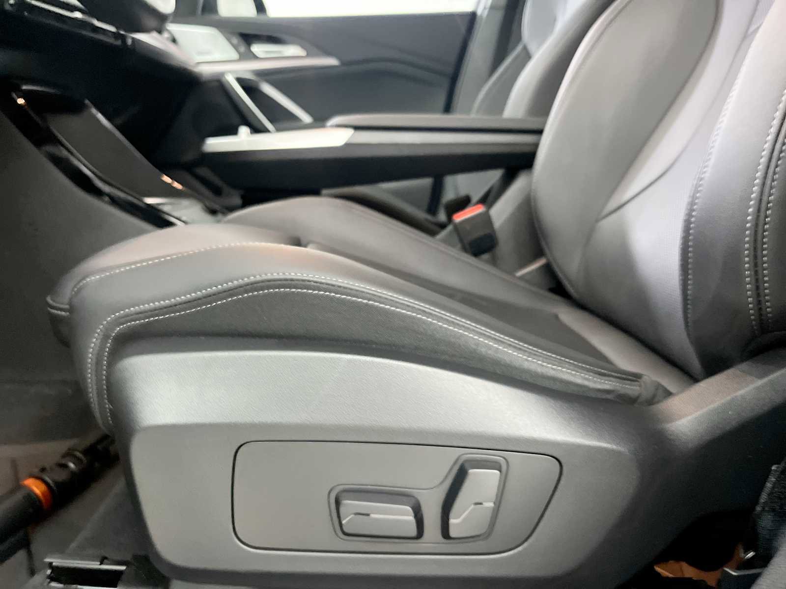 Used 2023 BMW X1 xDrive28i w/ Premium Package image 14