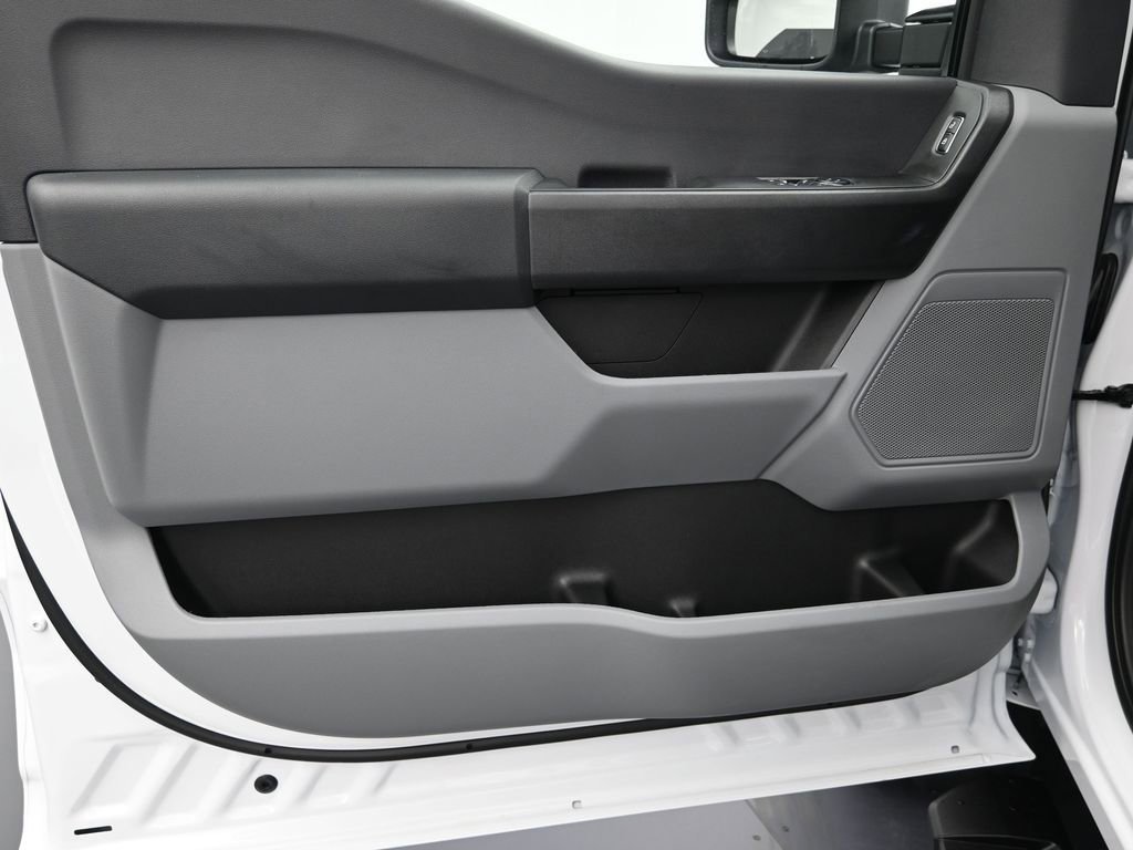 New 2026 Ford F550 4x4 Regular Cab Super Duty image 11