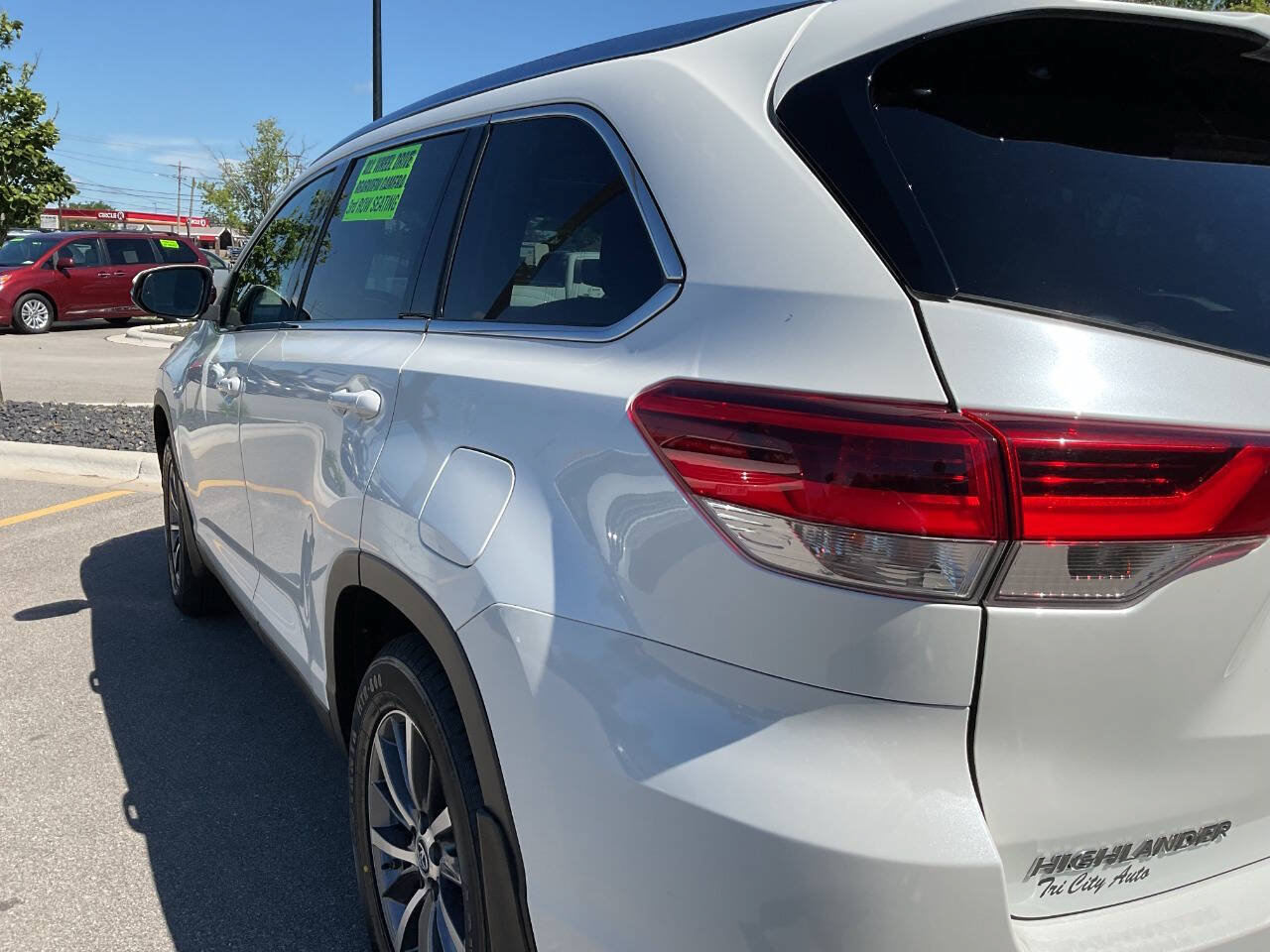 Used 2019 Toyota Highlander XLE AWD/4WD image 5