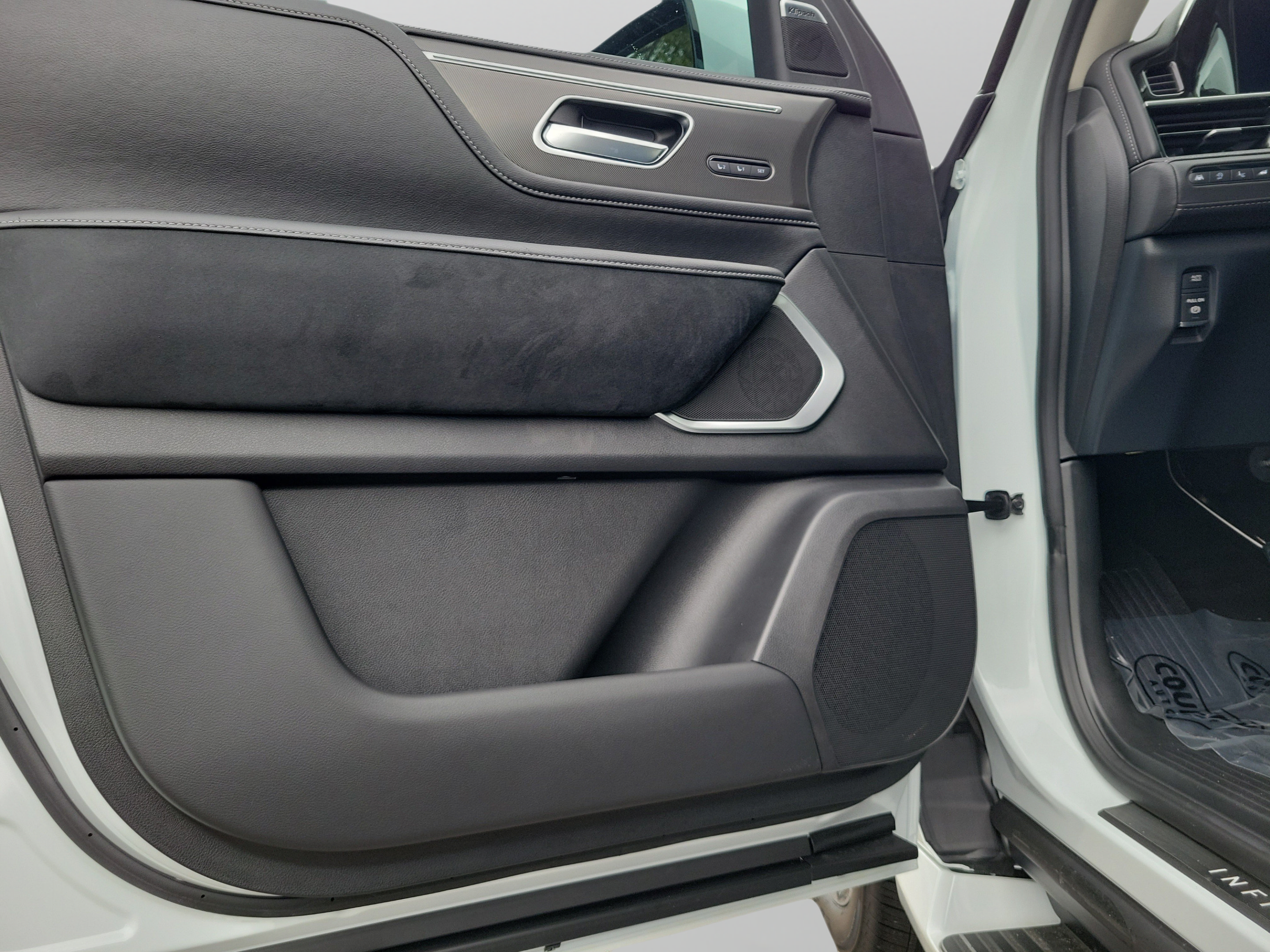 New 2027 INFINITI QX80 Luxe w/ Cargo Package RWD image 18