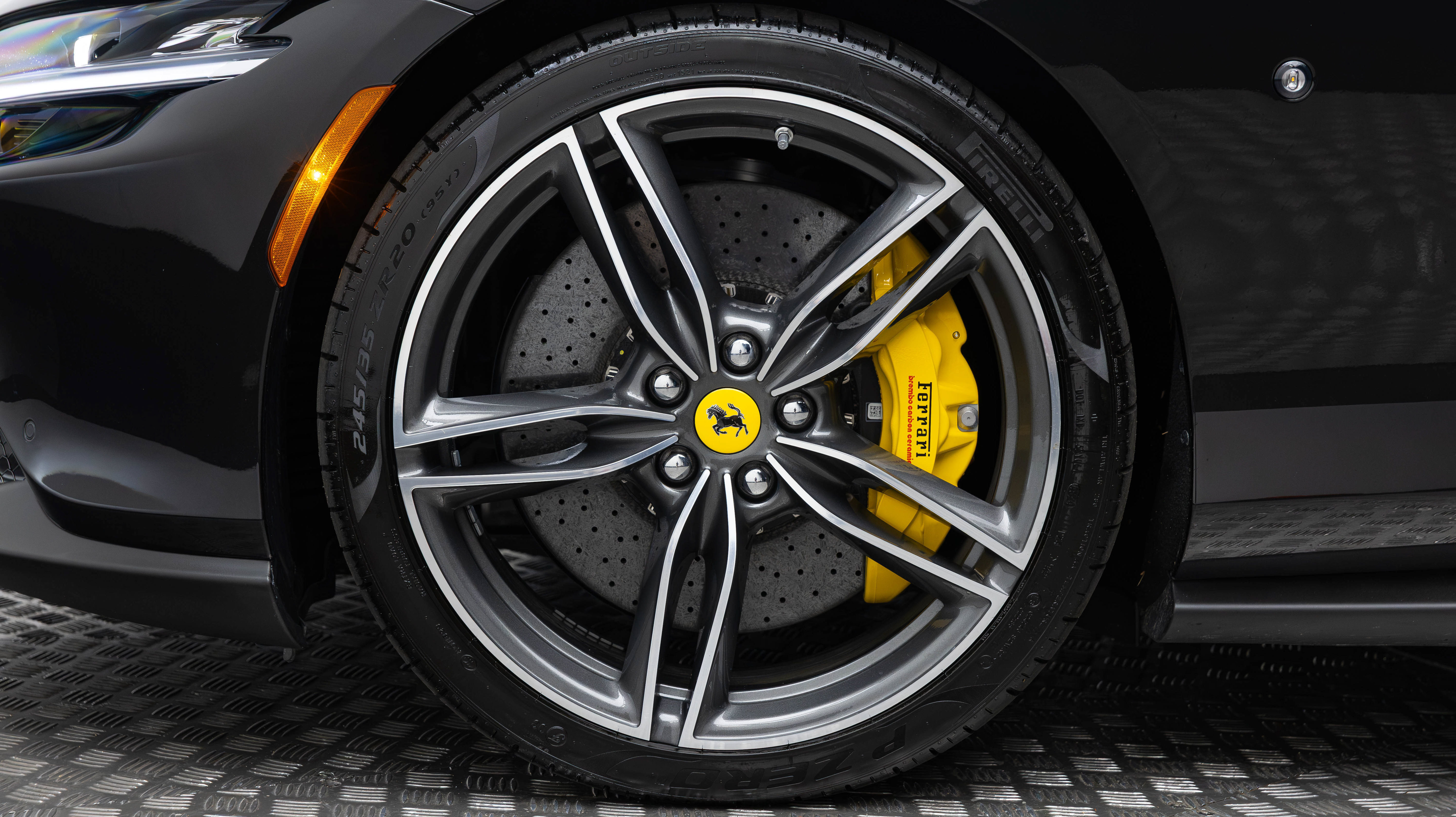 Certified 2025 Ferrari Roma Spider RWD image 43