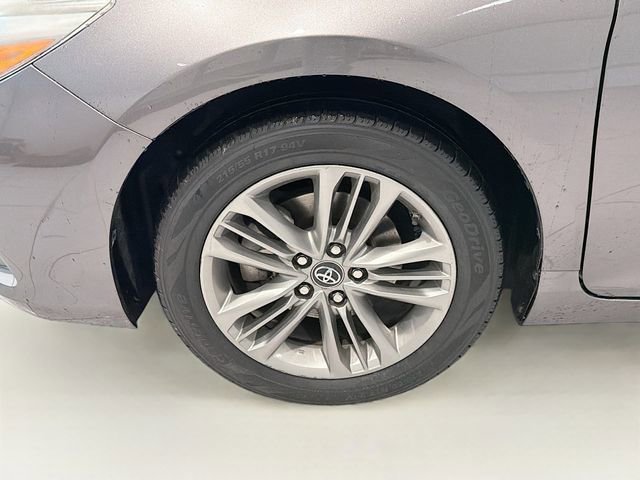 Used 2017 Toyota Camry SE image 25