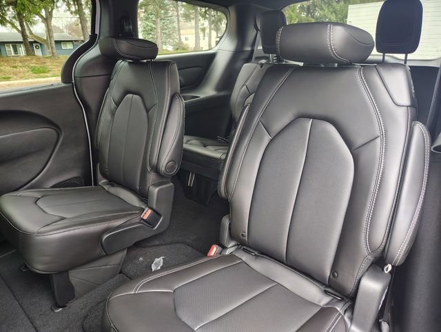 New 2026 Chrysler Pacifica Select FWD image 28