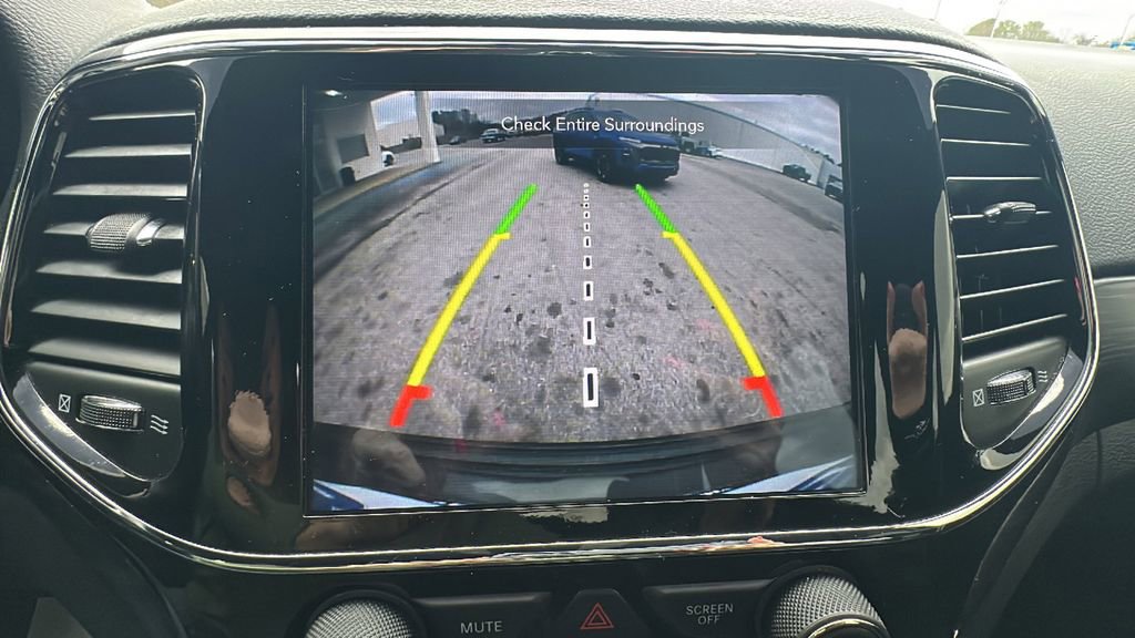 Used 2020 Jeep Grand Cherokee Altitude image 21