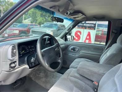 Used 1995 GMC Suburban 2WD image 11