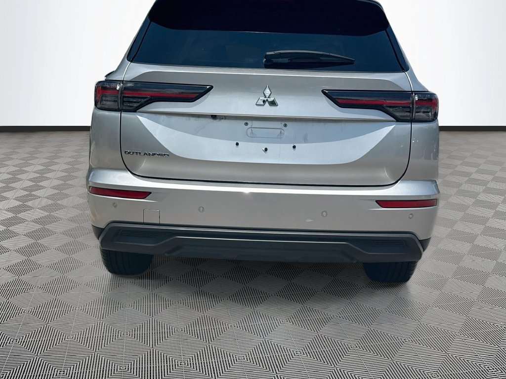 Used 2025 Mitsubishi Outlander ES FWD image 7