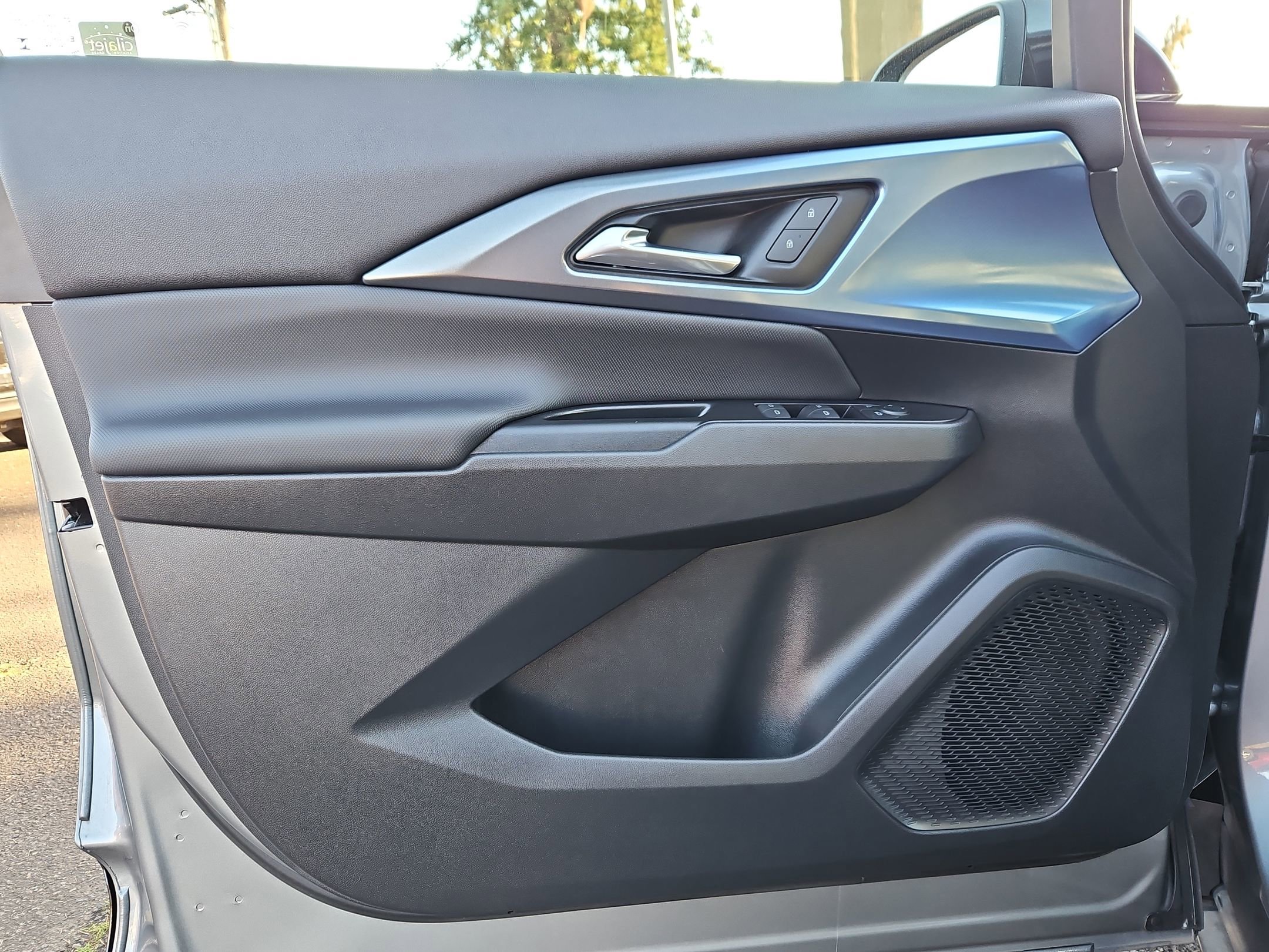 Used 2024 Chevrolet Equinox EV LT w/ LPO, Blackout Package image 9