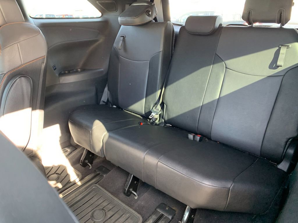 Used 2024 Toyota Sienna XSE w/ XSE Plus Package image 18