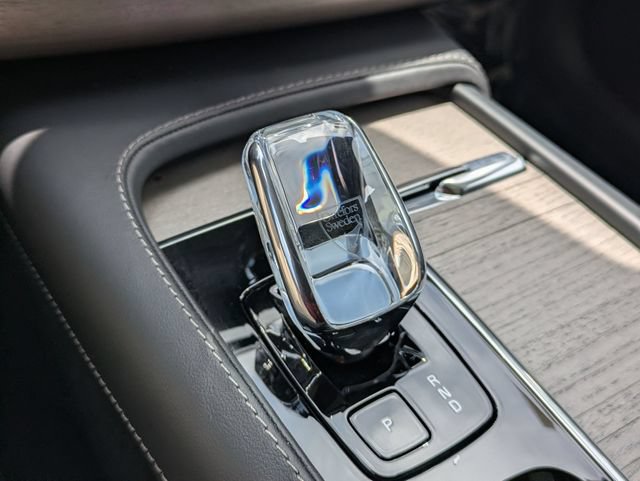 Certified 2024 Volvo XC90 T8 Ultimate AWD/4WD image 20