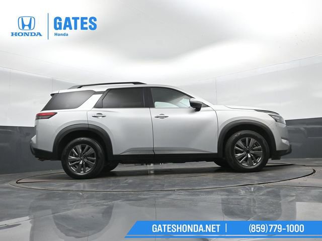 Used 2023 Nissan Pathfinder SV image 39