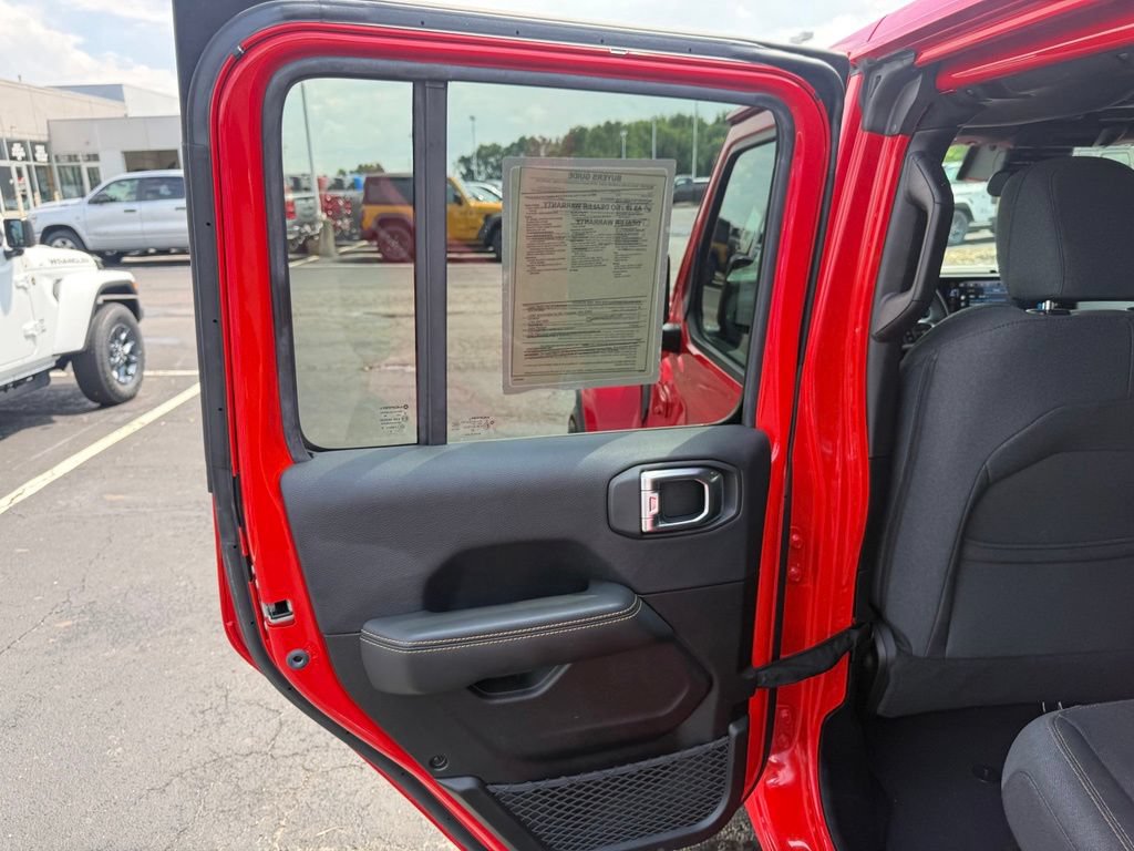 Used 2025 Jeep Wrangler Unlimited Sahara w/ Safety Group AWD/4WD image 37