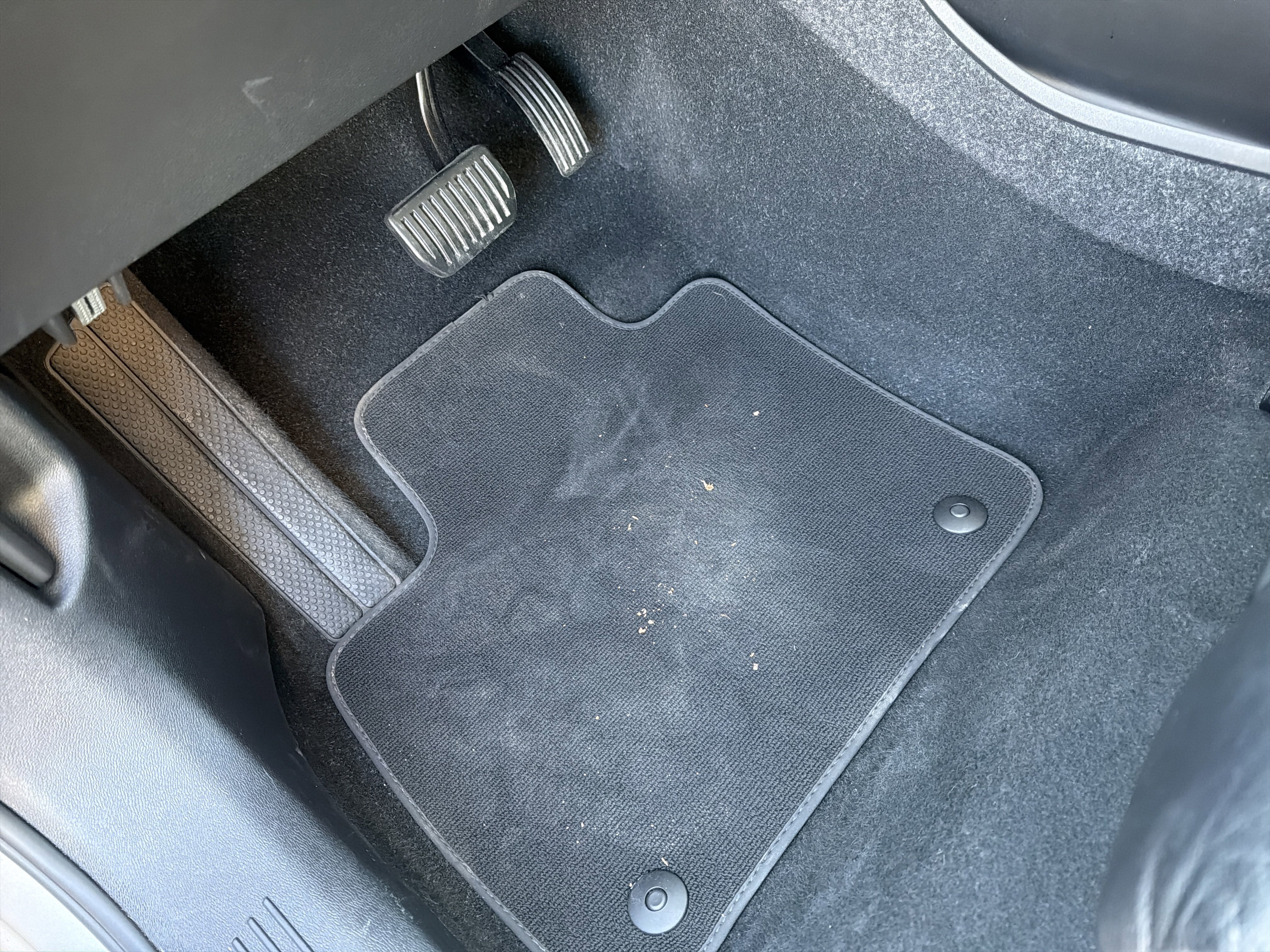 Certified 2023 Volvo XC40 B4 Plus w/ Driver Assist Package image 17