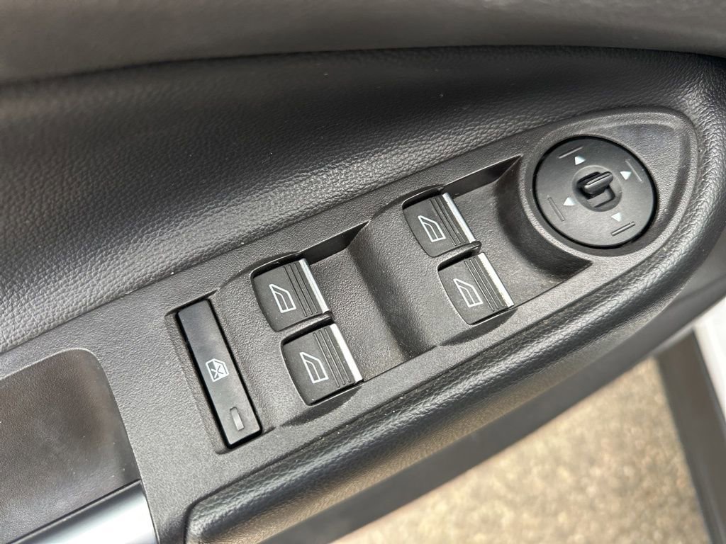 Used 2019 Ford Escape SE image 15