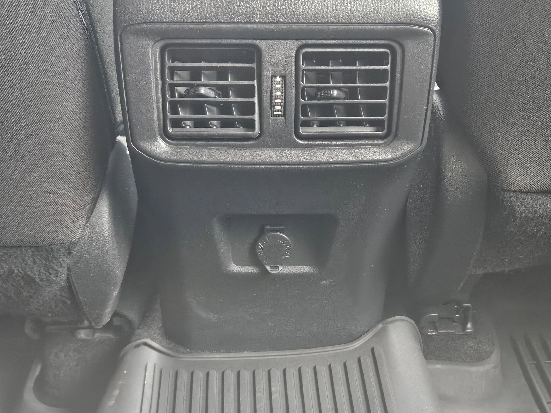 Used 2021 Toyota RAV4 LE image 27