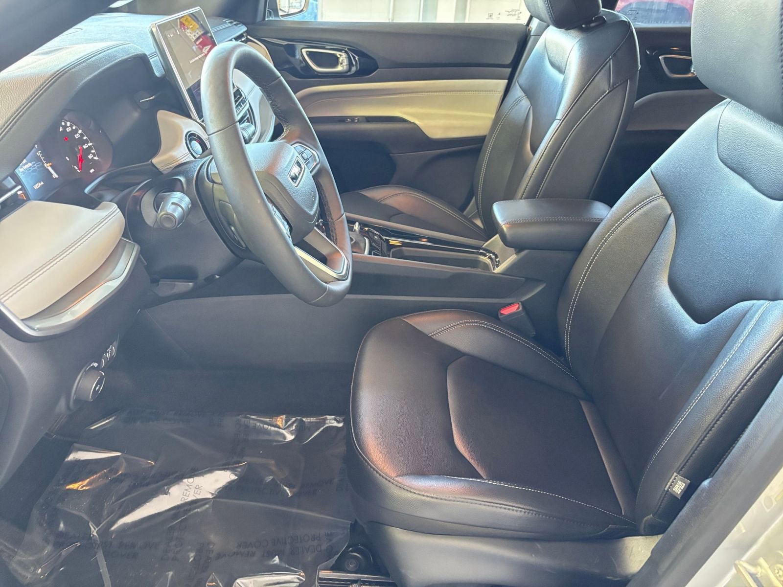 Used 2025 Jeep Compass Limited image 27