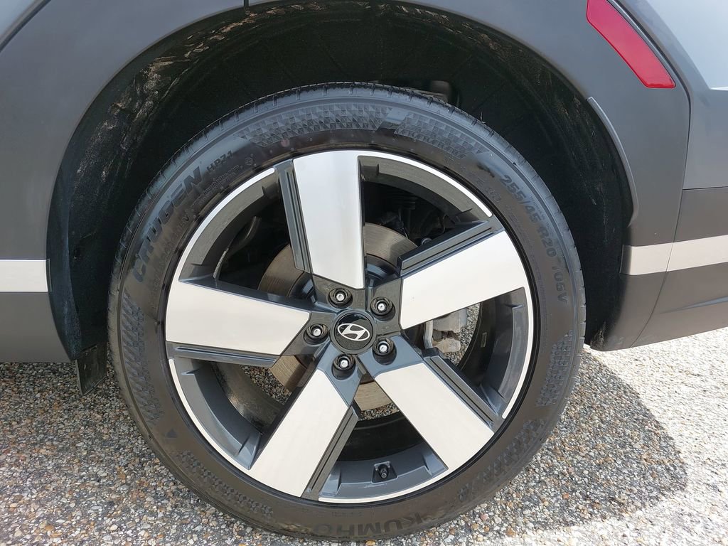 Used 2025 Hyundai Santa Fe Limited AWD/4WD image 35