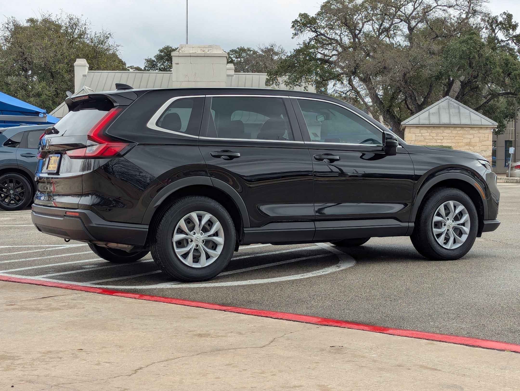 Used 2023 Honda CR-V LX image 4