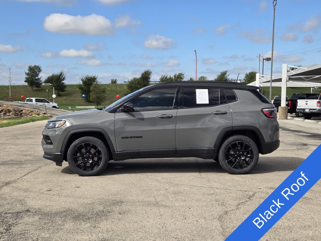 Used 2024 Jeep Compass Latitude w/ Altitude Special Edition AWD/4WD image 4