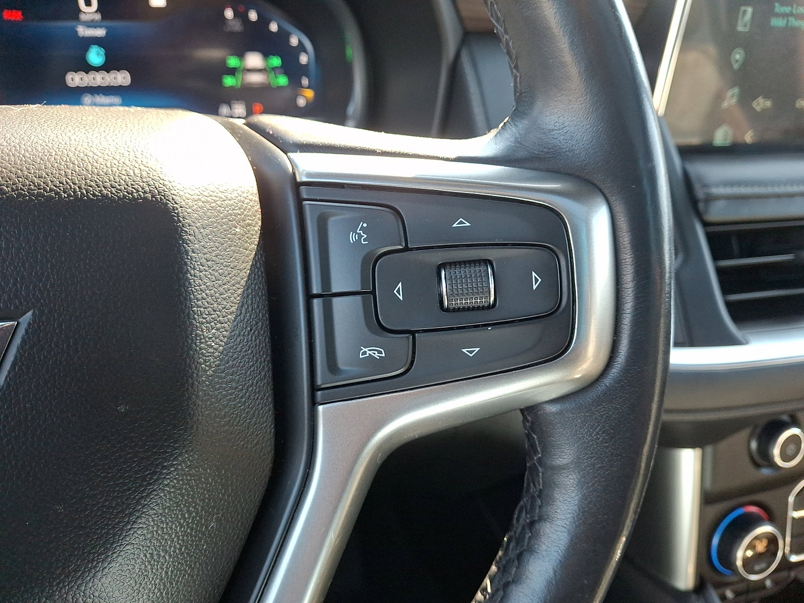 Used 2022 Chevrolet Suburban Z71 w/ Luxury Package image 23