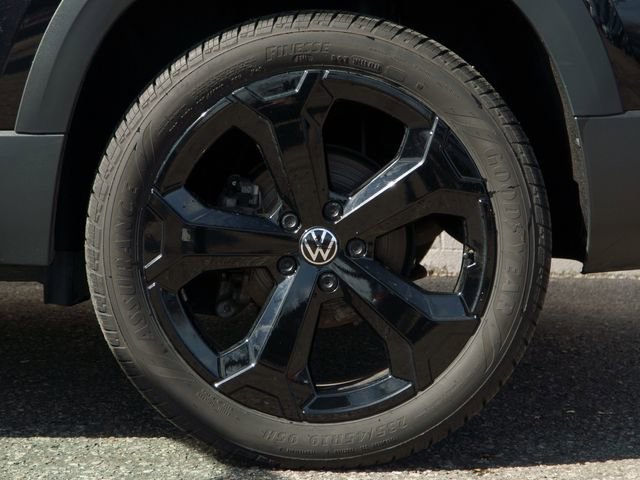 Used 2025 Volkswagen Taos SEL w/ Black Wheel Plus Package image 13