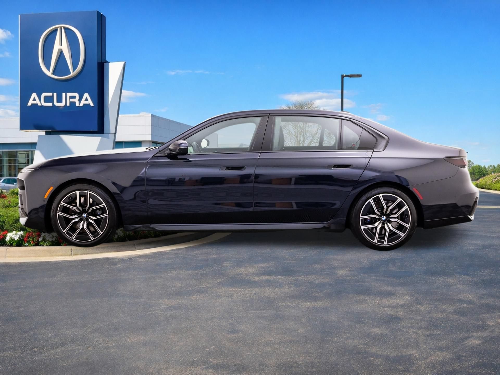 Used 2025 BMW 740i xDrive w/ Premium Package AWD/4WD image 2