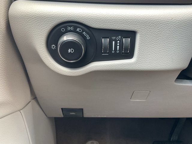 Used 2019 Chrysler Pacifica Touring-L Plus w/ Tire & Wheel Group FWD image 39