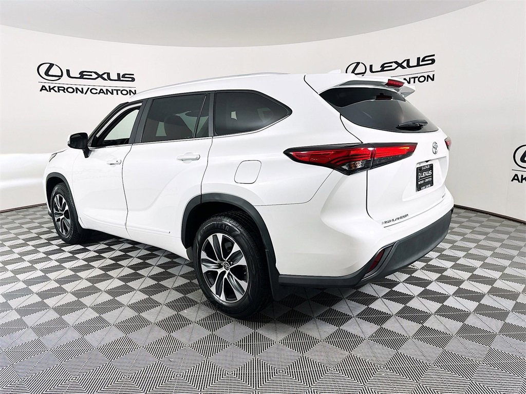 Used 2023 Toyota Highlander XLE image 8