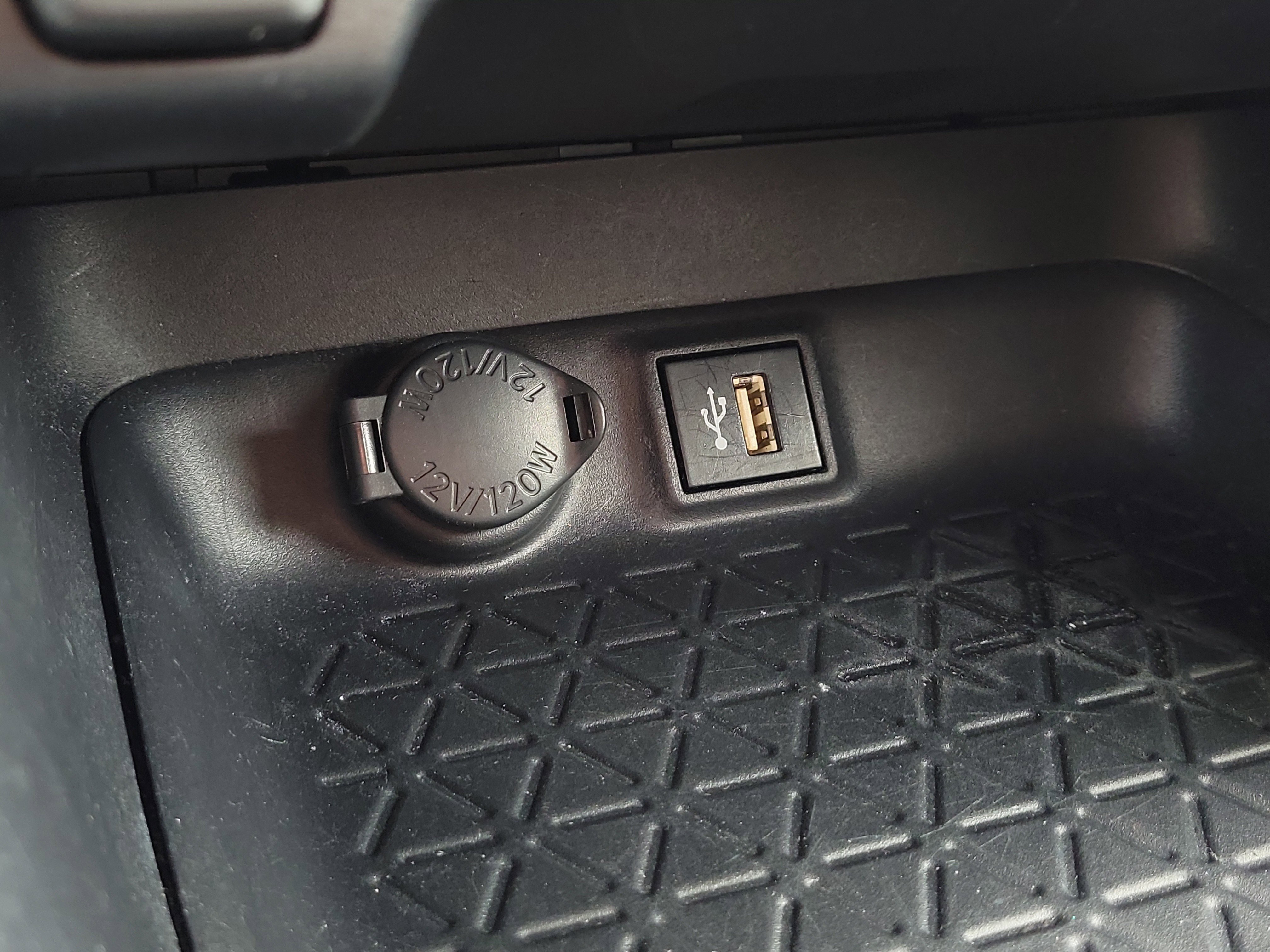 Used 2024 Toyota RAV4 LE image 30