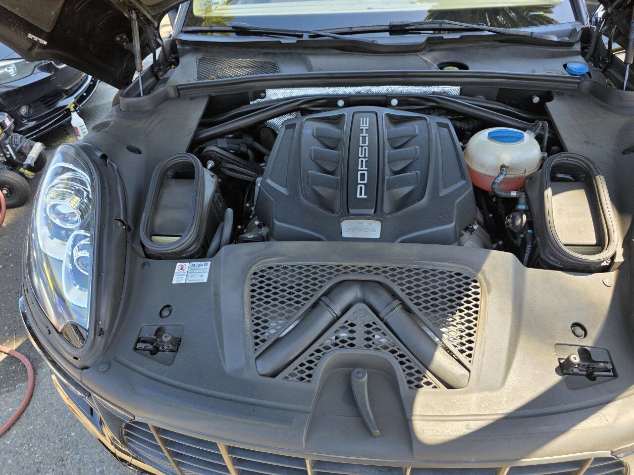 Used 2015 Porsche Macan S w/ Premium Package Plus image 25