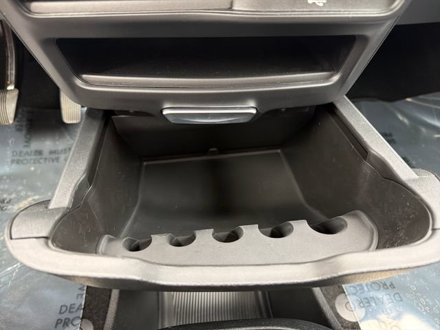 Used 2026 Chrysler Pacifica Select FWD image 39