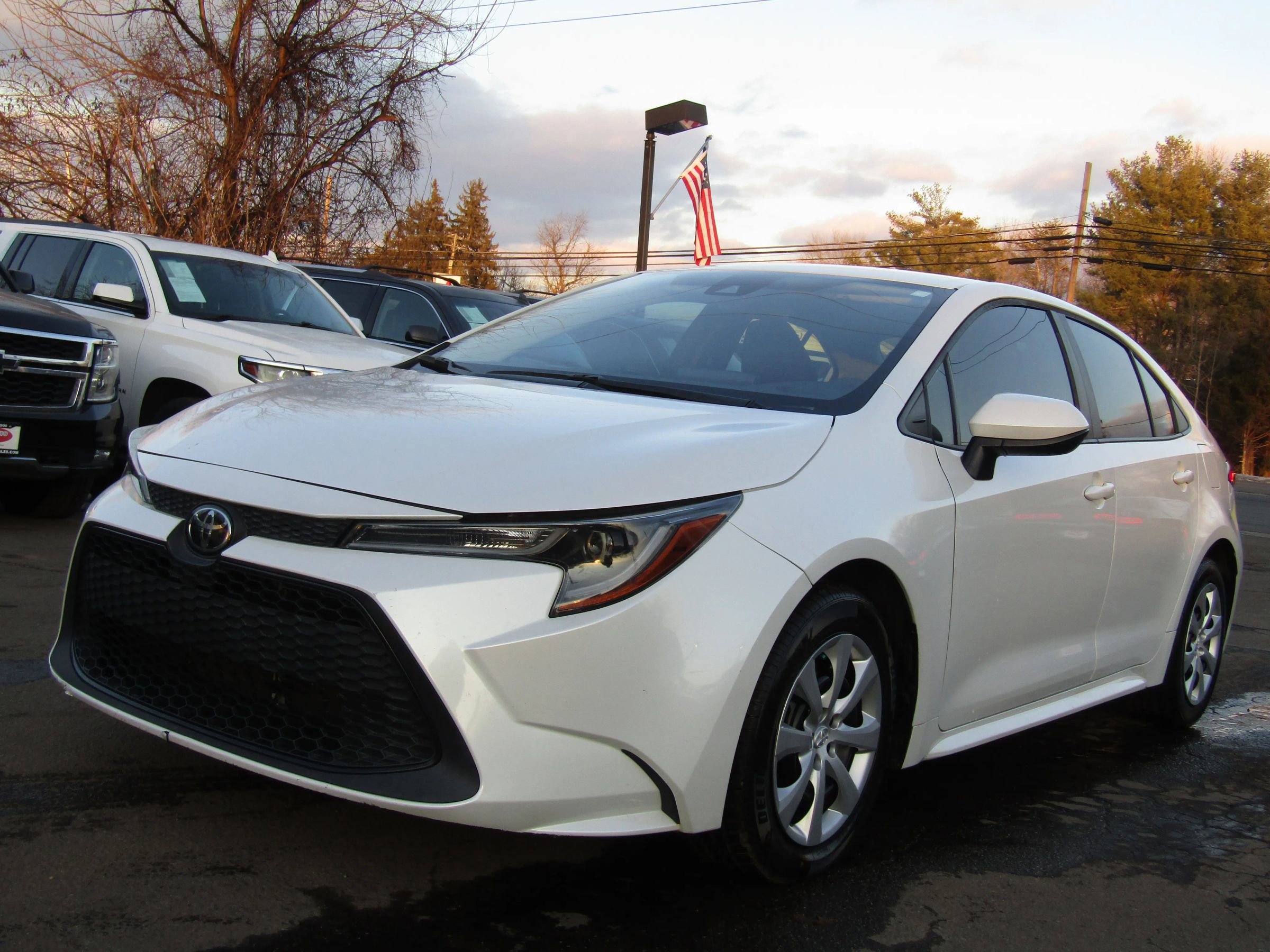 Used 2022 Toyota Corolla LE image 3