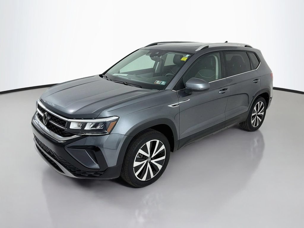 Used 2023 Volkswagen Taos SE w/ Panoramic Sunroof Package AWD/4WD image 3
