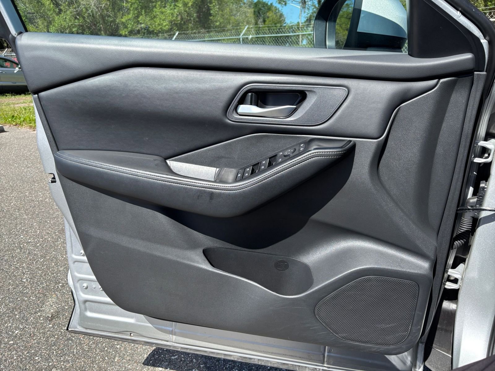 Used 2025 Nissan Rogue SV FWD image 18