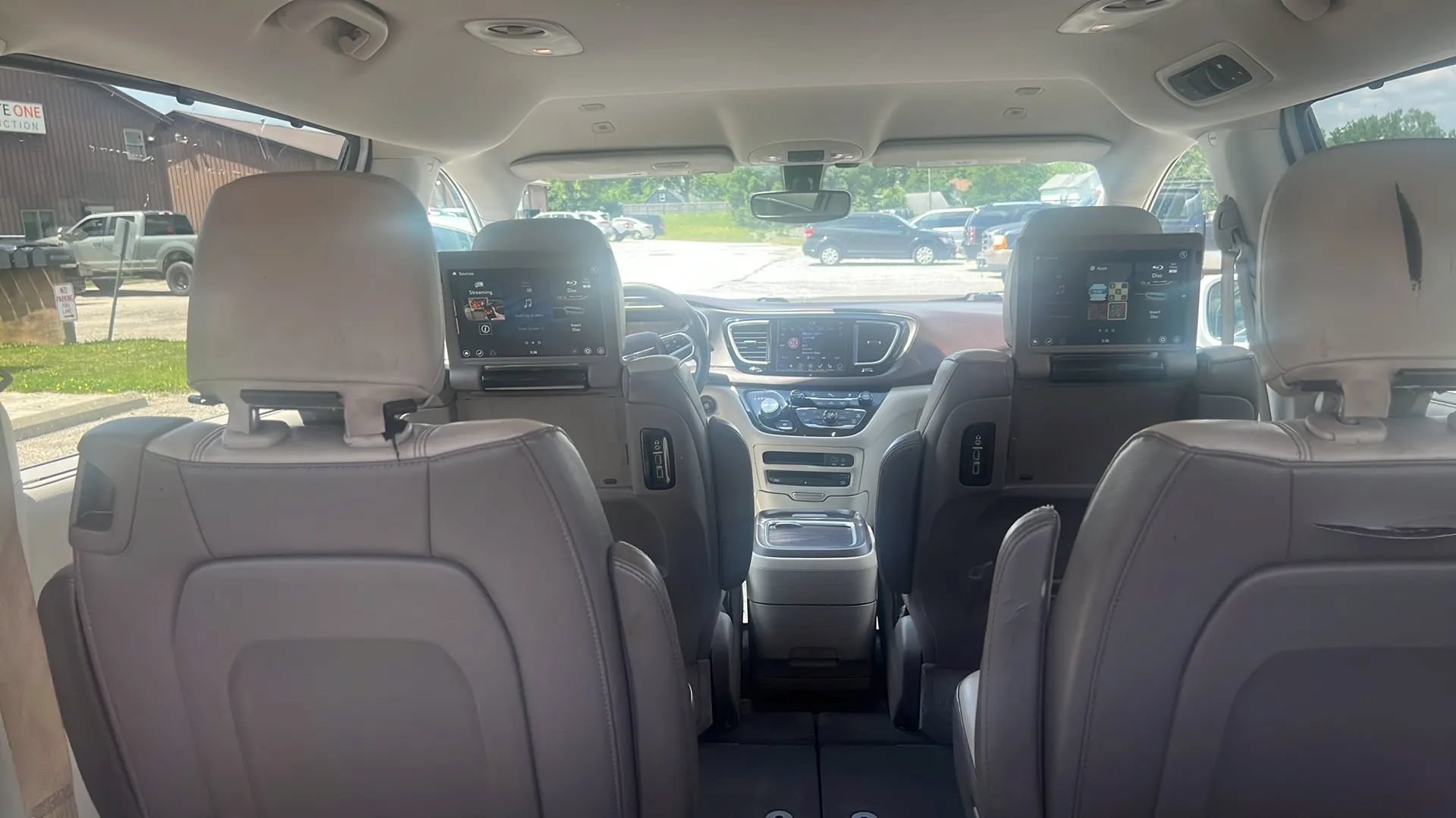 Used 2018 Chrysler Pacifica Touring-L Plus FWD image 18