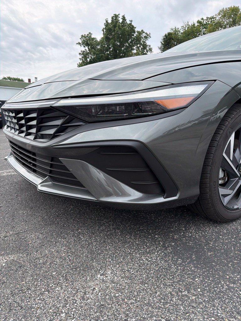 Used 2025 Hyundai Elantra Sport FWD image 9