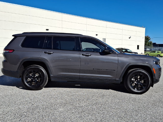 Used 2025 Jeep Grand Cherokee L Altitude AWD/4WD image 10